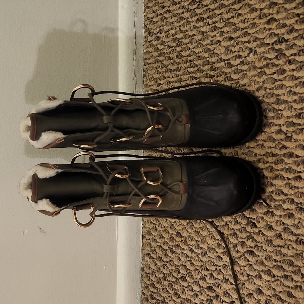 Shoedazzle boots 8.5